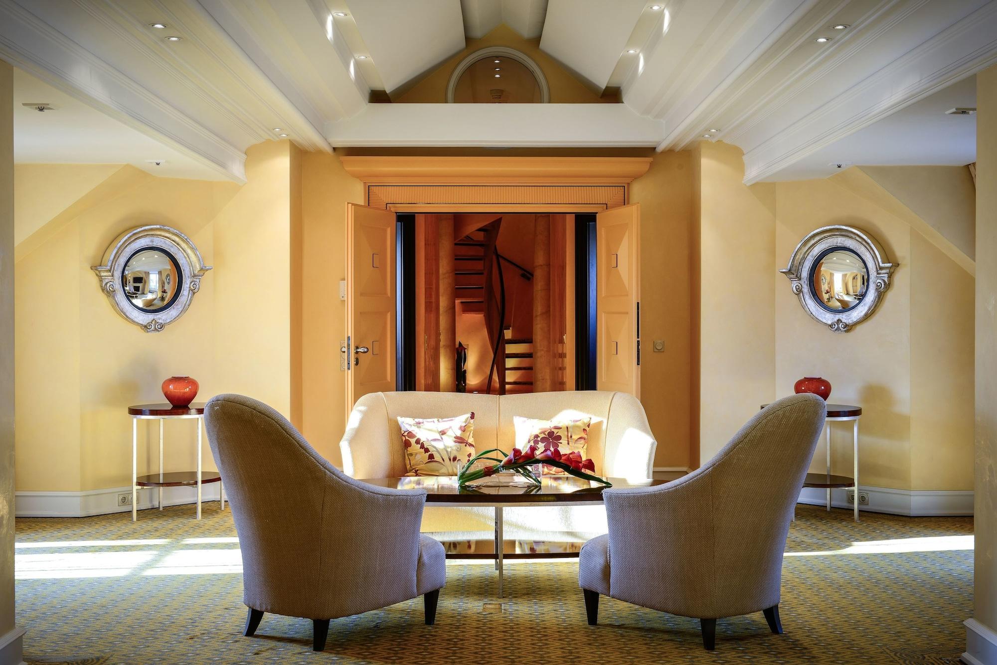 Hotel Bayerischer Hof Munich Luaran gambar The interior of the hotel